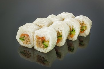 Tatami Roll ( 8 Stuck ) Gebratener Thunfisch, Räucherlachs, Gurke, Cocktailmayonnaise